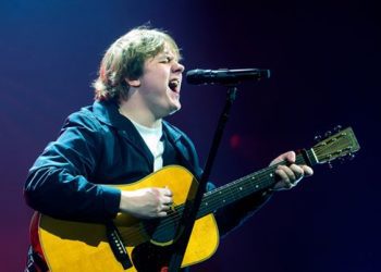 Lewis Capaldi i rikthehet muzikës pas 3 vitesh me “Forget me”