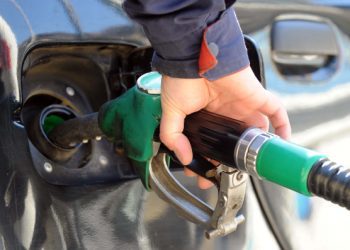 Lirohet benzina për një centë, ndërsa çmimi i naftës mbetet i njejti