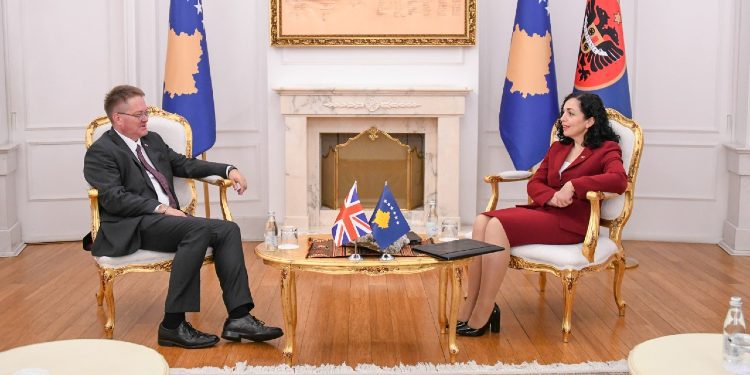 Osmani dhe Aboot flasin për zhvillimet e fundit politike në Kosovë