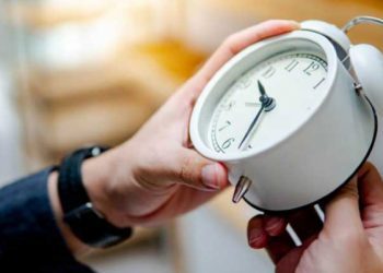 Pse lëvizin akrepat e orës në vjeshtë dhe pranverë?