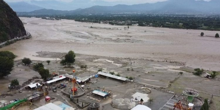 Të paktën 54 persona humbin jetën nga përmbytjet në Pakistan brenda 24 orëve