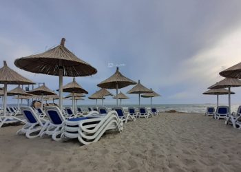 Ndalohet për 2 ditë lundrimi i anijeve jashtë Gjirit të Vlorës