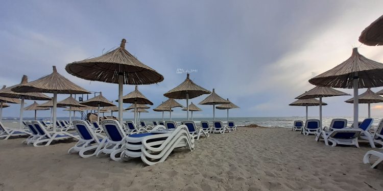 Ndalohet për 2 ditë lundrimi i anijeve jashtë Gjirit të Vlorës