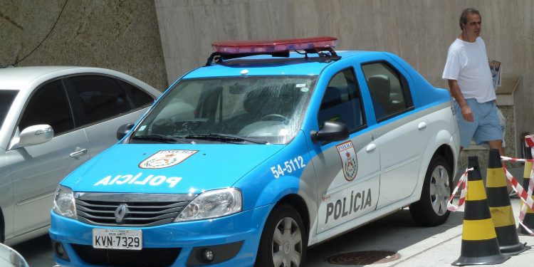 Në Brazil 5 persona humbin jetën pasi i zuri reklama prej betoni