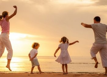 Prindër shmangni telefonat, mund t’iu kushtojë shumë në edukimin e fëmijëve