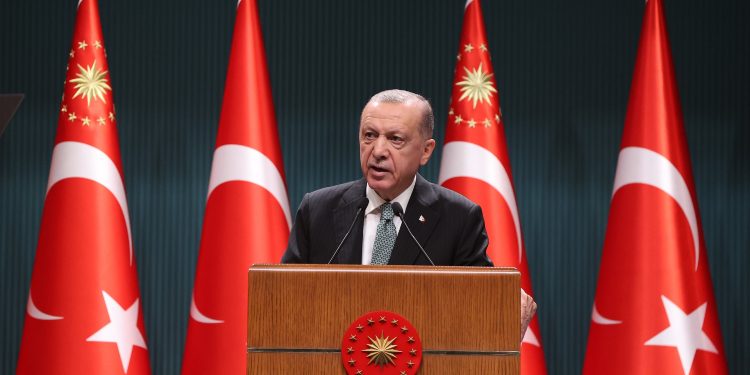 Erdogani i thotë “troç” Vuçiqit: Me Kosovën i’u ndanë kufiri