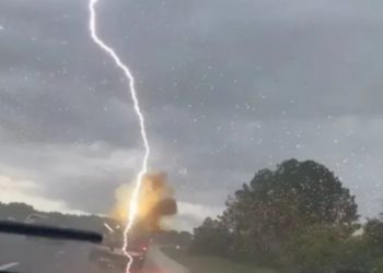 Jeni në veturë dhe fillojnë bubullimat, mësoni gjërat që duhet t’i bëni menjëherë