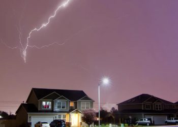 Ja pse nuk duhet të laheni asnjëherë kur ka rrufe