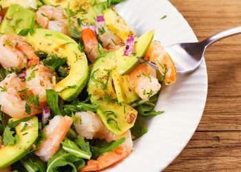 Sallatë me avokado dhe karkaleca