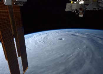 Kështu duket një nga tajfunet më të fuqishme që goditi Japoninë