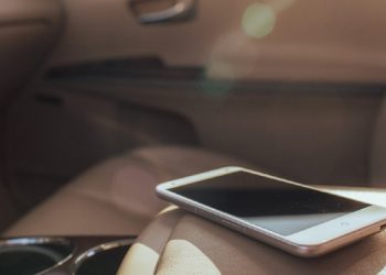 Mos e mbani telefonin në këto 6 vende, mund t’iu shkaktoi pasoja fatale