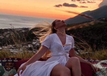 Ora e nisjes për pushime po afron dhe ju jeni në dilemë se çfarë të vishni, ja zgjidhja