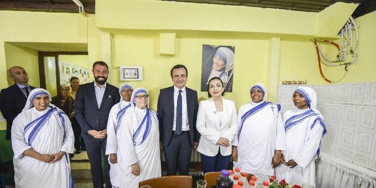 Përvjetori i vdekjës së Nënë Terezës, Osmani: Ndihemi krenarë për atë që la pas