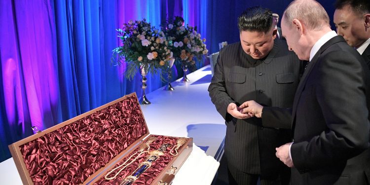 Ngriten dyshime, Koreja e Veriut mohon se ka bërë tregti armësh me Rusinë