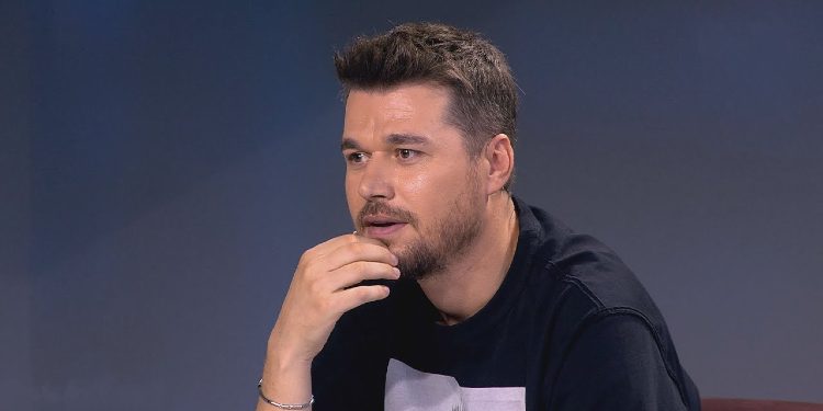 “Do të jetë diçka historike”, Alban Skënderaj tregon se kur do të mbahet koncerti i tij recital