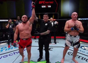 Boksieri shqiptar Ilir Latifi mposht rusin Aleksei Oleinik në UFC