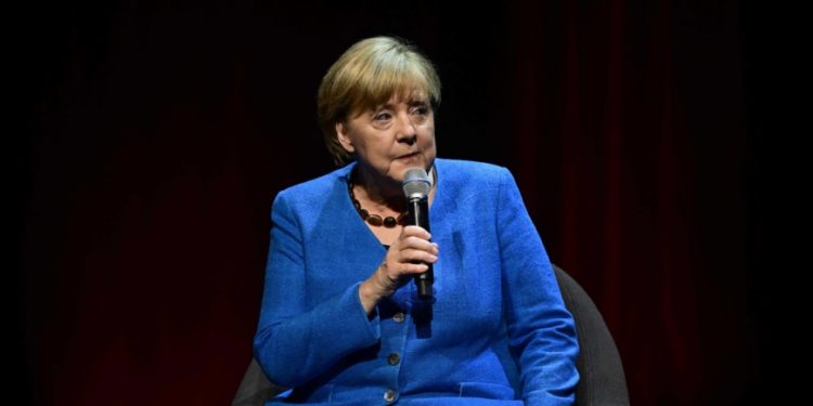 Merkel mbrojti vendimet që i kishte marrë për të blerë gaz natyror nga Rusia