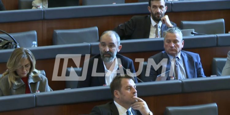 Abrashi arsyeton Projektligjin për çmimet tavan: Dora e shtetit duhet ta mbrojë qytetarin