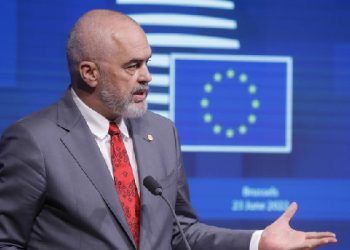 Rama uron kryeministren italiane: Paq fat