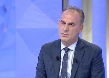 Limaj me emocione e lot në sy rrëfen për humbjen e ushtarit 16 vjeçar