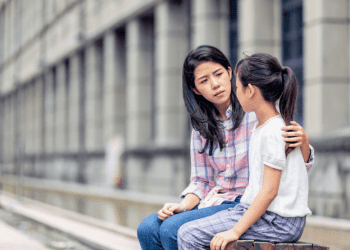 10 gjërat që asnjë prind nuk duhet t’i bëjë për fëmijën e tij