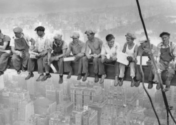 Punëtorët rrezikojnë jetët për përsëritjen e fotografisë ikonë të vitit 1932