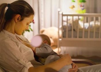 Pse është mirë që foshnja të ushqehet me gji?!