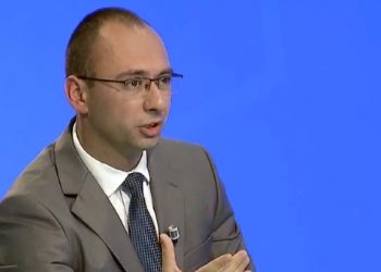 Simiq: Do të reagojmë ashpër ndaj planit të Kurtit për targat