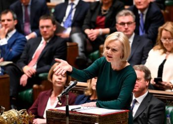 A do t’i mbijetojë presionit qytetar, kryeministrja Truss për të qëndruar në pushtet?