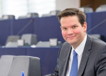 Eurodeputeti Mandl: Duhet ta zbatojmë shpejt liberalizimin e vizave për Kosovën