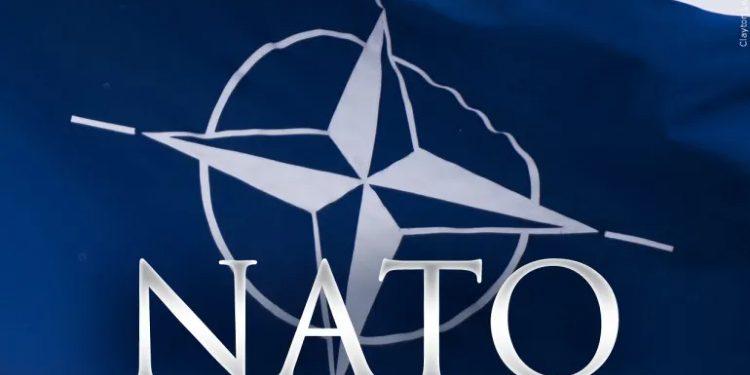 Për mbrojtje nga sulmet ruse, NATO i dërgon Ukrainës sisteme të mbrojtjes ajrore