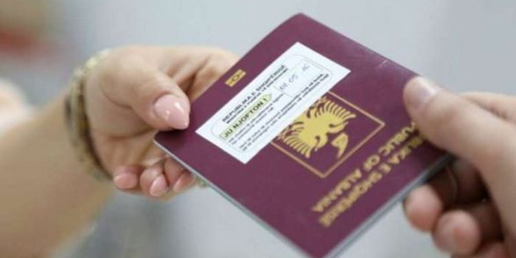 Cilat janë përfitimet dhe rreziqet nga “pasaporta e artë”?