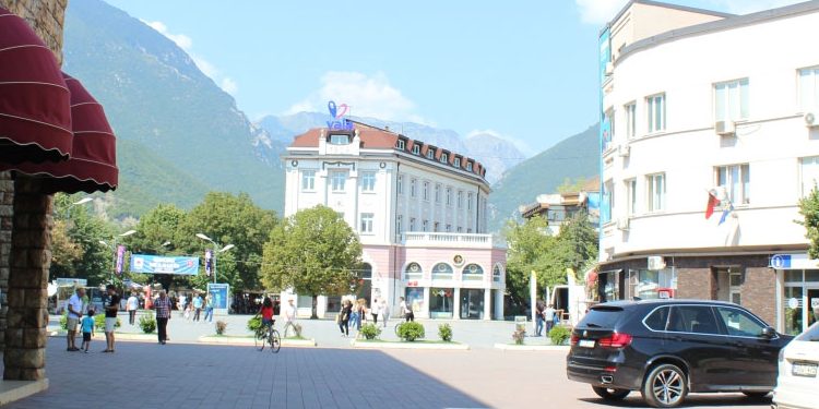 Gjinden 2 vajzat e humbura në Pejë