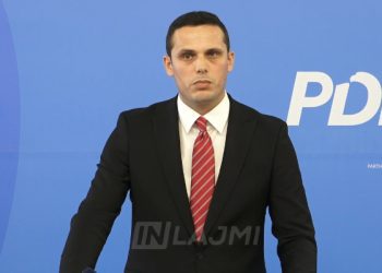 “Me Projektligjin për Zyrtarët Publik, qeveria po cenon sigurinë juridike të shërbimit civil”
