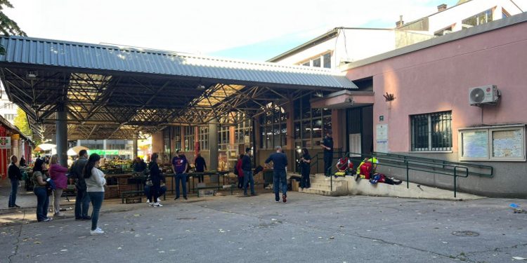 Një 81vjeçare ndërron jetë në hyrje të qendrës së votimit në Sarajevë