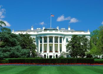 Kryediplomatja Olta Xhaçka nga Shtëpia e Bardhë merr mbështetje për sigurinë kibernetike