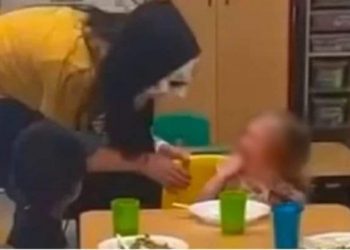 Missisippi, një mësuese në çerdhe torturon me maskë të frikshme fëmijët “si dënim”(VIDEO)