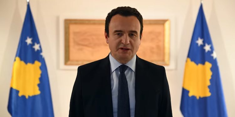 Kurti udhëton për në Bruksel për t`u takuar me Vuçiqin