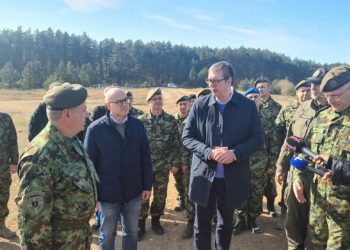 Vuçiq mes raketave ruse e ushtarëve serbë flet për dronët e NATO-s