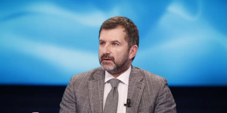 Andi Bushati: Nga Tirana e në Beograd “ka një koalicion për ta rrëzuar” Albin Kurtin