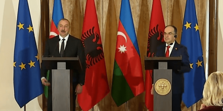 Presidenti Begaj i kërkoi njohjen e Kosovës Presidentit të Azerbajxhanit