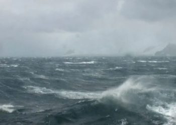 Në Vlorë lartësia e dallgëve ka shkuar deri në 3 metra