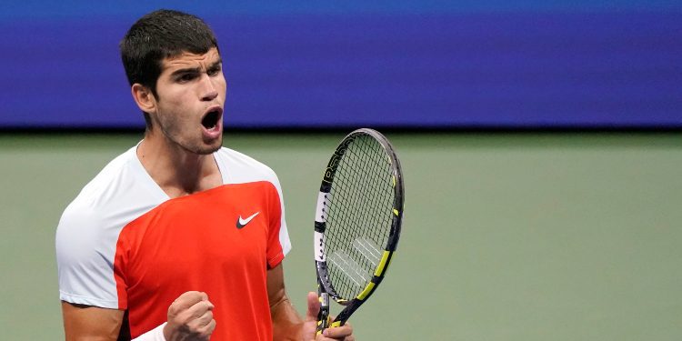 Carlos Alcaraz bëhet numri një në tenis