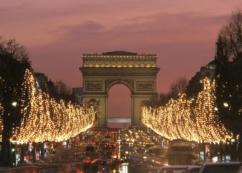 Krizë energjetike, por rruga ikonike në Paris shkëlqen nën dritën e 400 pemëve