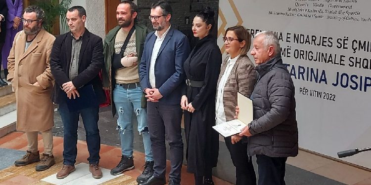 Ndahet çmimi për dramën origjinale shqipe ‘’Katarina Josipi’’ për vendin e 2-të dhe 3-të