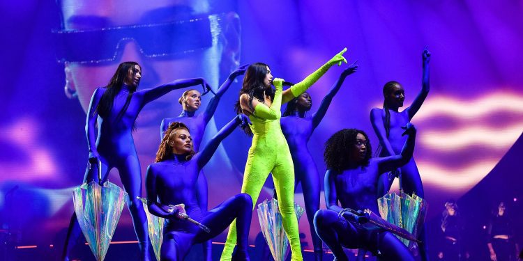 Këngëtarja e famshme shqiptare, Dua Lipa nuk do të performoj në Katar