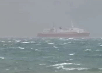 Porti i Durrësit, nga moti i keq, shtyhet nisja e trageteve drejt portit të Barit