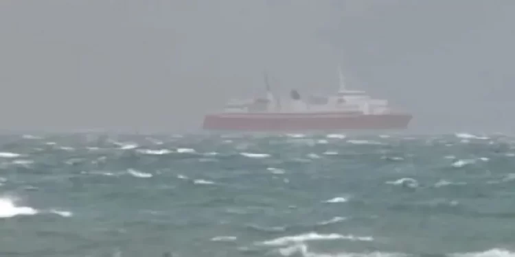 Porti i Durrësit, nga moti i keq, shtyhet nisja e trageteve drejt portit të Barit