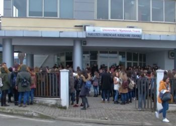 Student i mjekësisë në Shqipëri bëhesh pas 3 testeve dhe “provimit të automatizuar”