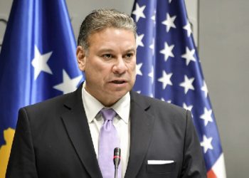 Escobar: Kosova duhet të përmbushë kerkesat e perëndimorëve për çështjen e targave